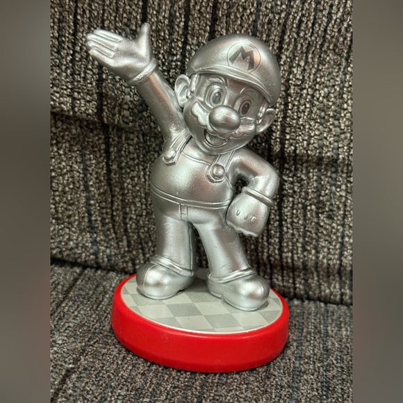 Silver Mario Figurine Amiibo - Picture 1 of 4
